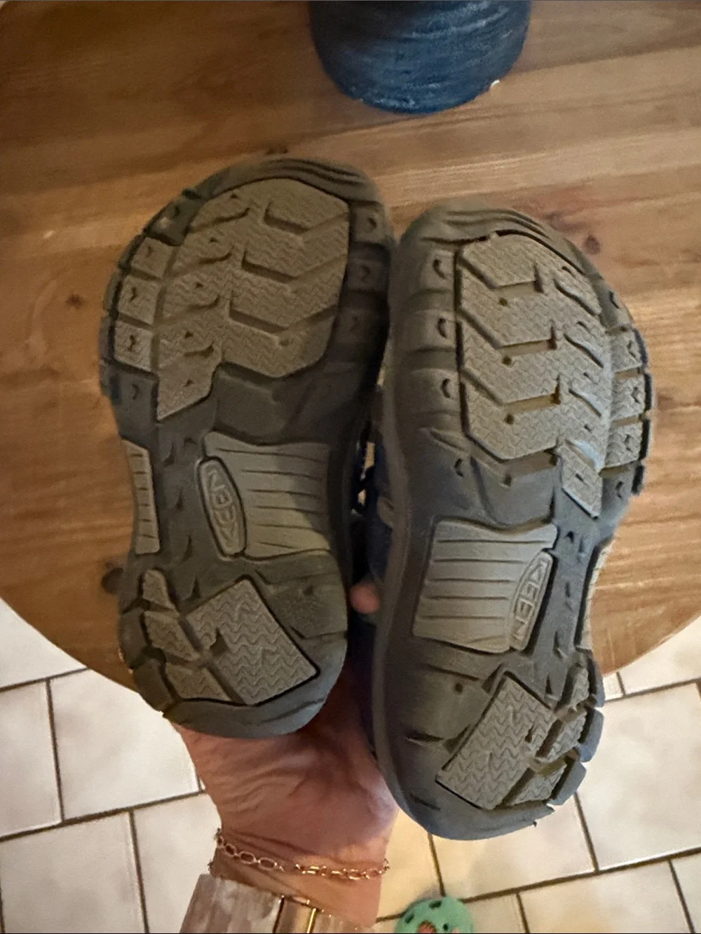 Keen sturdy closed
